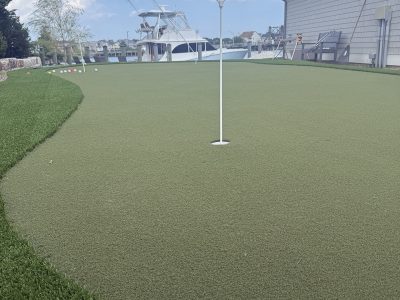 custom-outdoor-golf-putting-green-Bay-Side-Green_DeShayes-Dream-Greens-sm custom-outdoor-golf-putting-green-Bay-Side-Green_DeShayes-Dream-Greens